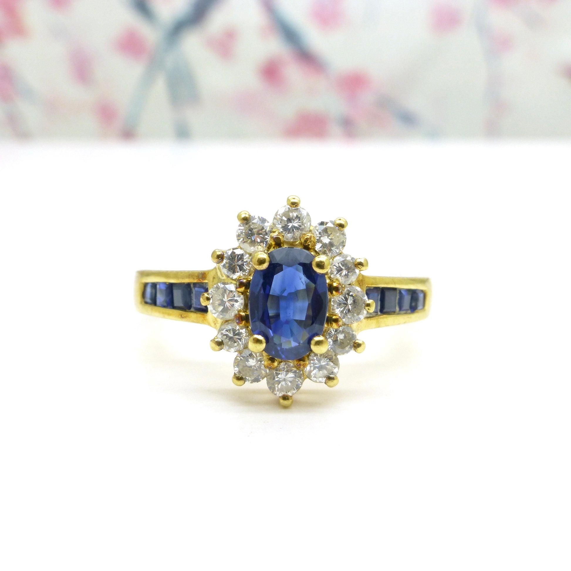 Vintage 18ct gold sapphire and diamond oval cluster ring