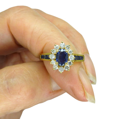 Vintage 18ct gold sapphire and diamond oval cluster ring