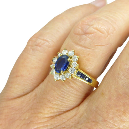 Vintage 18ct gold sapphire and diamond oval cluster ring