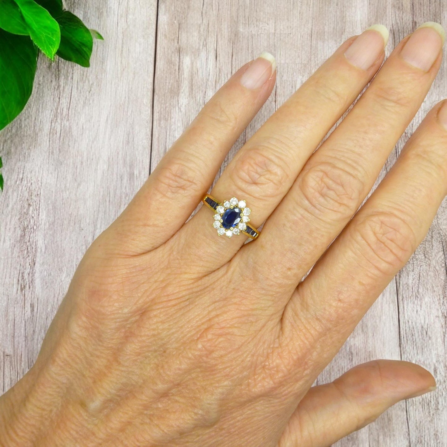 Vintage 18ct gold sapphire and diamond oval cluster ring