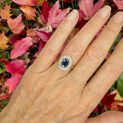 Vintage 18ct sapphire & diamond oval cluster ring dated 1975