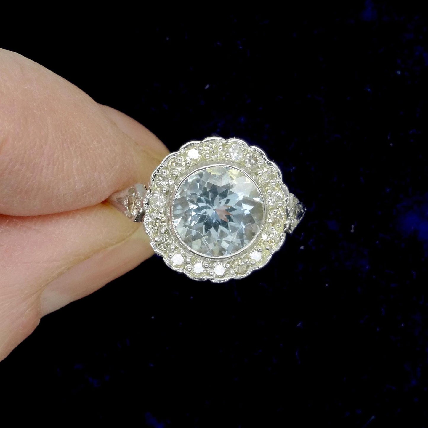 Vintage 18ct gold Aquamarine 1.80ct & Diamond cluster halo ring