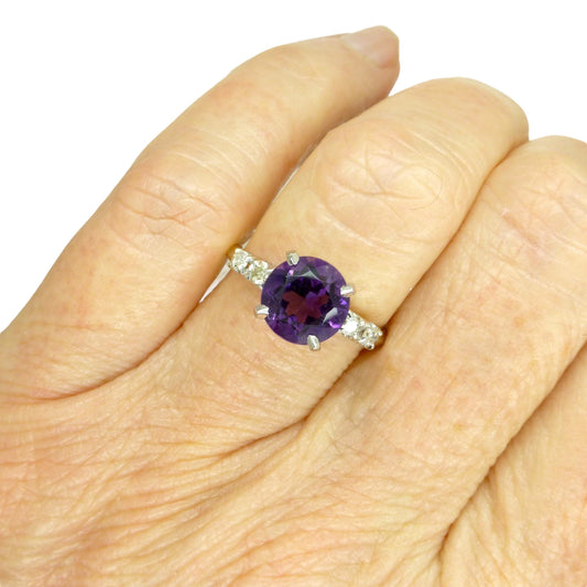 Vintage solid 18ct gold Amethyst & Diamond solitaire ring 1980's